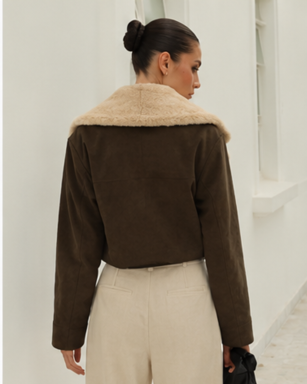 Jaqueta Elegante Gola Ampla em Suede Premium