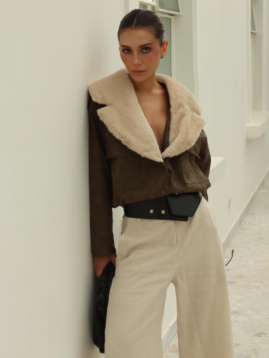 Jaqueta Elegante Gola Ampla em Suede Premium