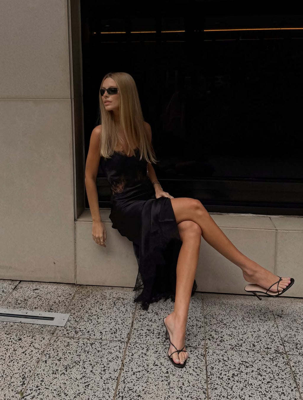 VESTIDO MIDI COM RENDA LORENA
