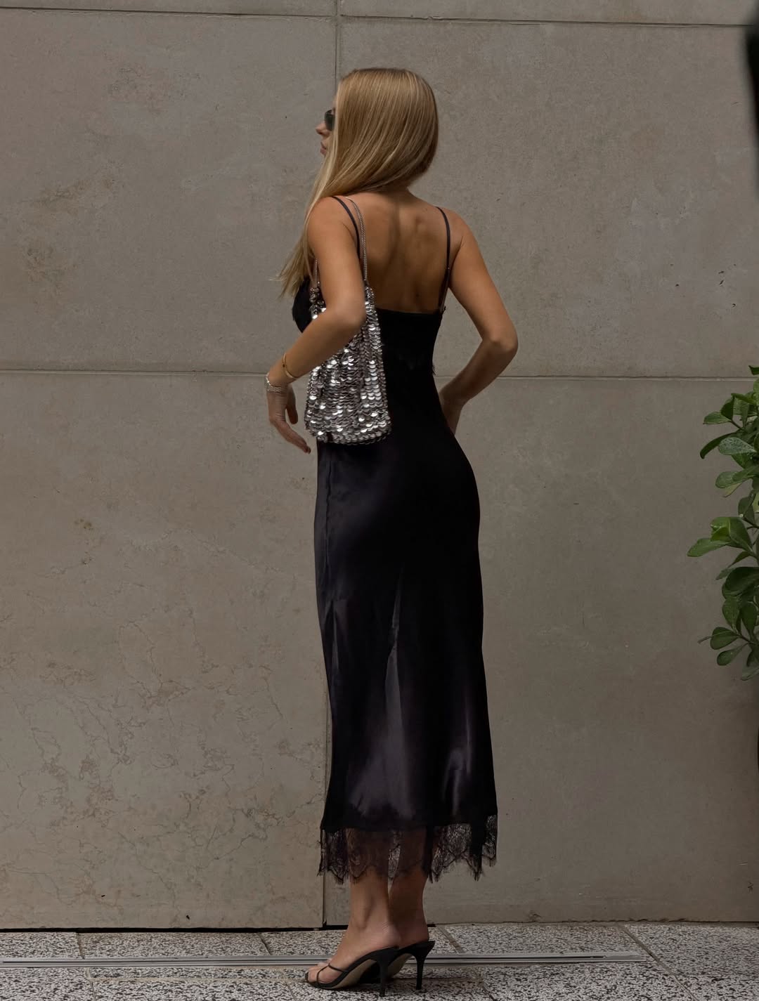 VESTIDO MIDI COM RENDA LORENA