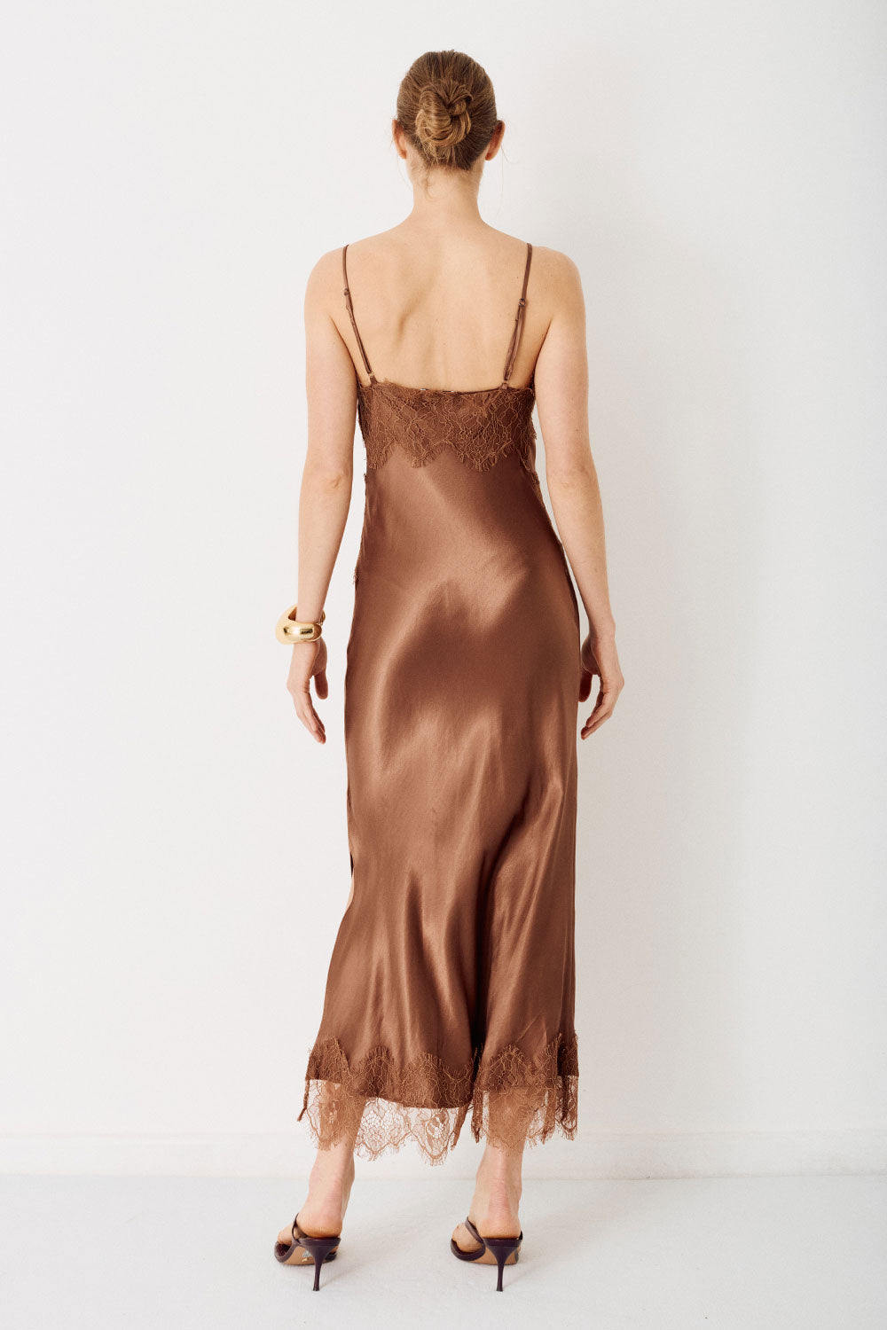 VESTIDO MIDI COM RENDA LORENA